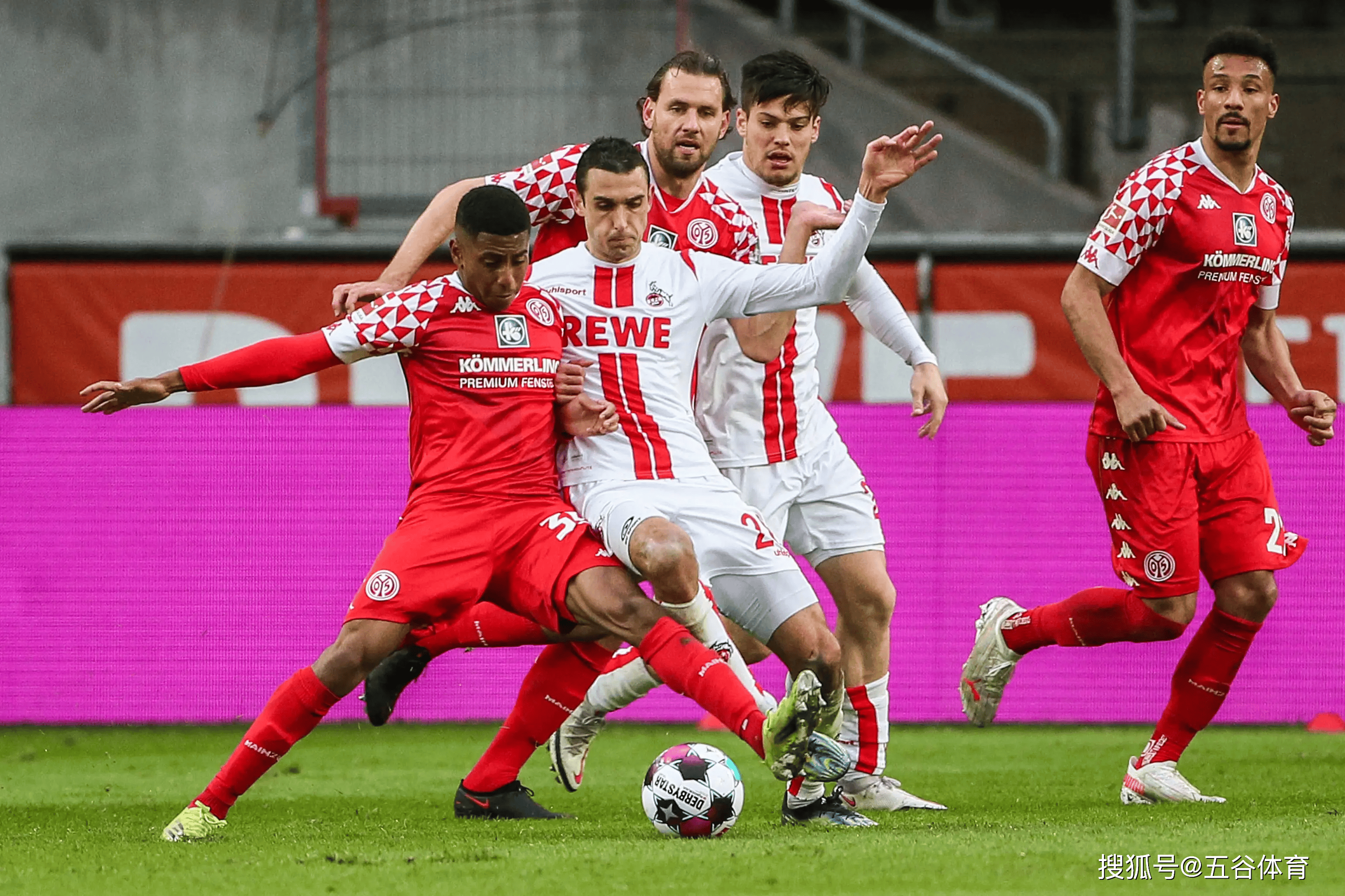 汉堡大胜巴塞罗那,取得比赛胜利 汉堡大胜巴塞罗那,取得比赛胜利