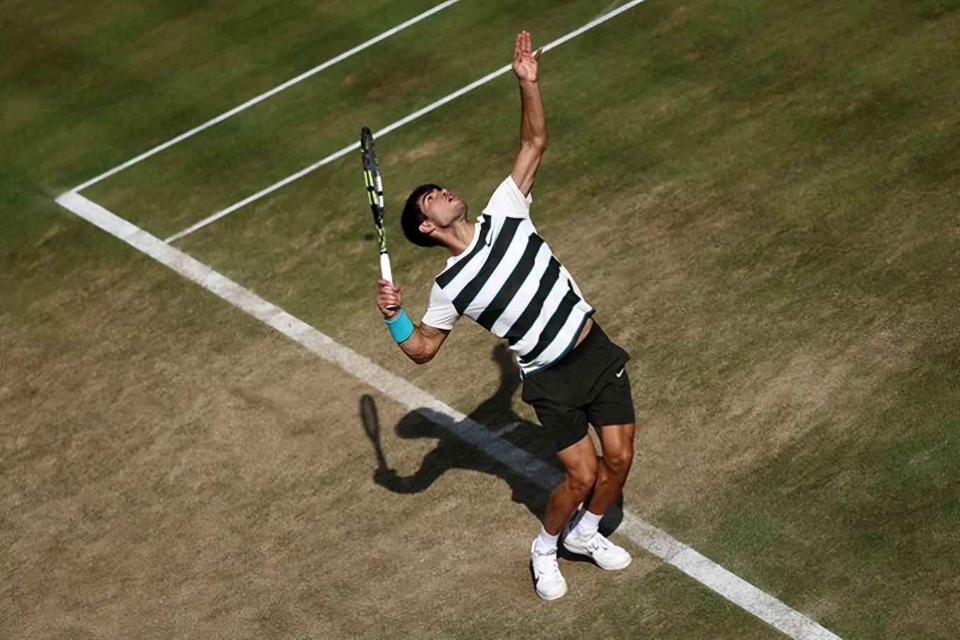 开云官网-关于阿尔及利亚运动员势不可挡，向前冲刺的信息