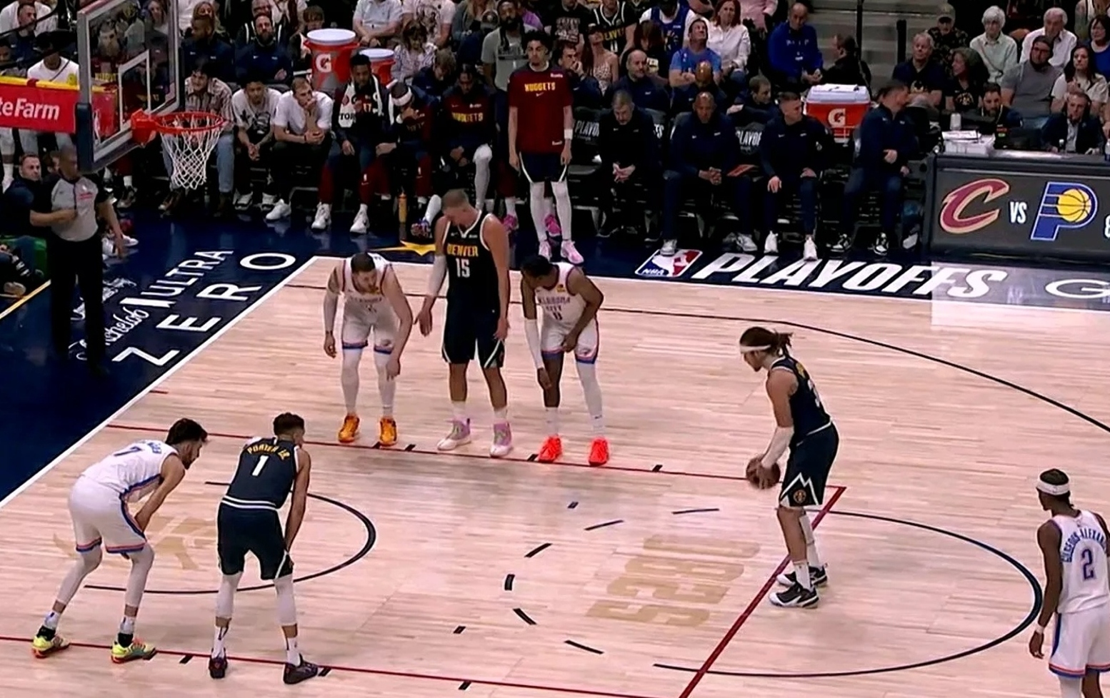 国王客场险胜掘金,霍姆斯关键时刻抢断 国王客场险胜掘金,霍姆斯关键时刻抢断