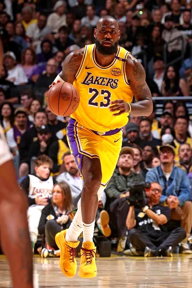 里尔击败雷恩,在比赛中展现出色表现 里尔击败雷恩,在比赛中展现出色表现