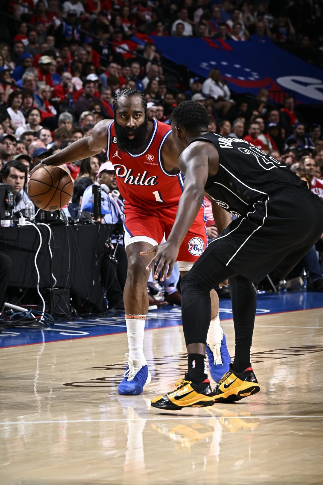 76人击败篮网获得季后赛席位 76人击败篮网获得季后赛席位