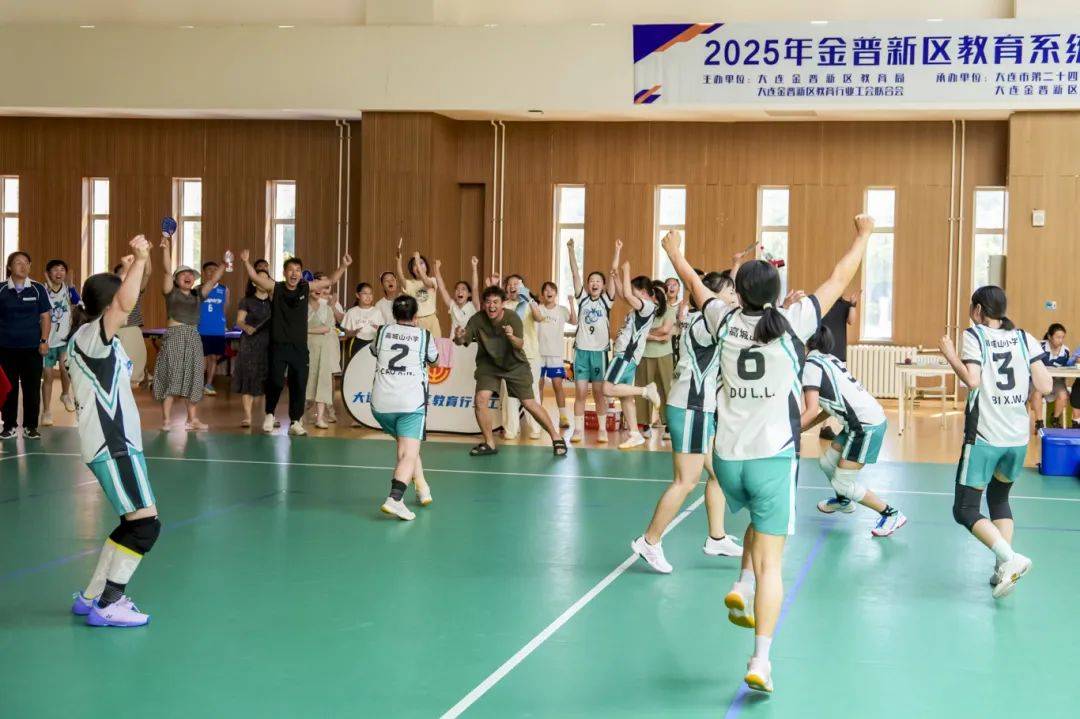 势如破竹扫荡全场,球队连胜声势浩大 势如破竹扫荡全场,球队连胜声势浩大